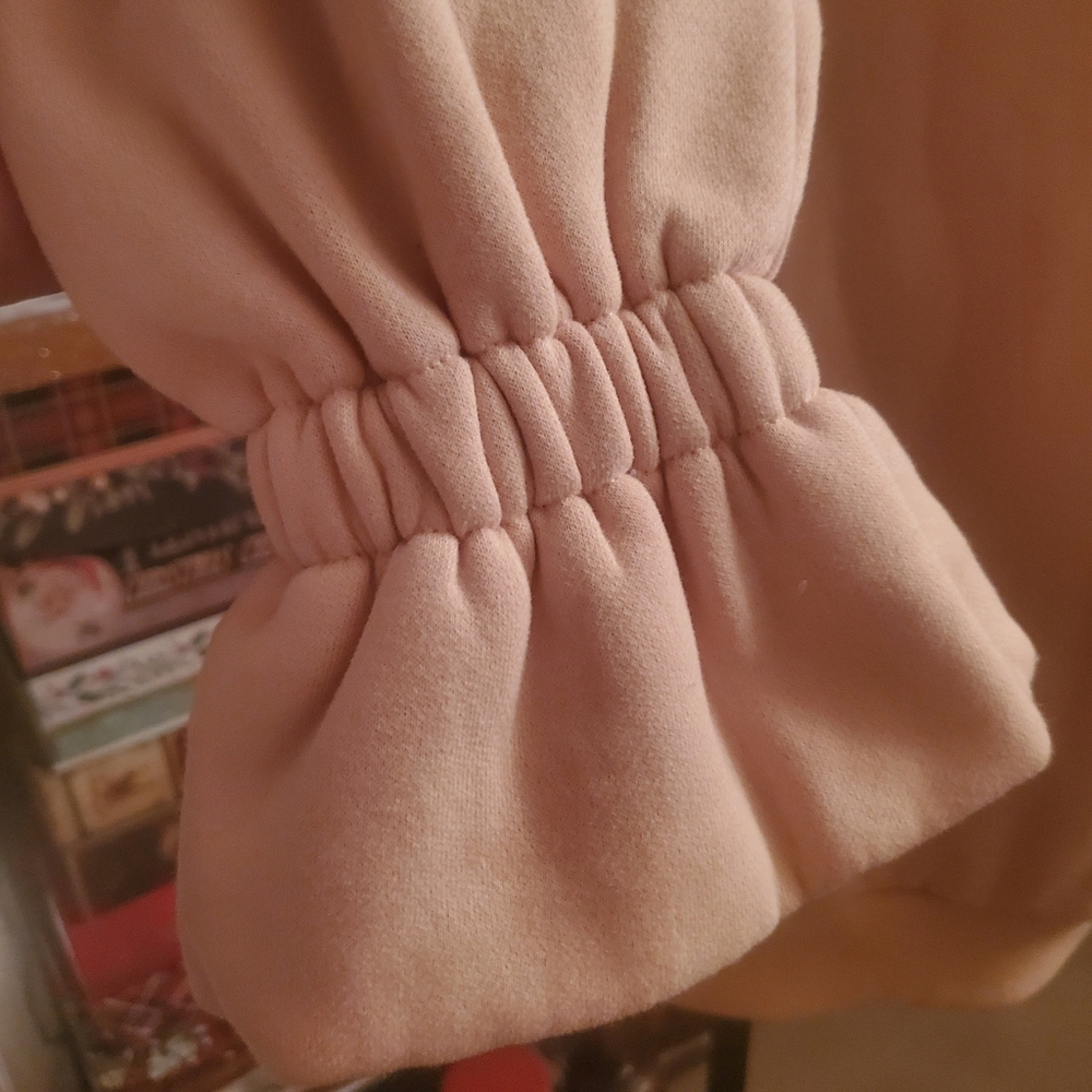 Ruffle Cuff Peach Crew - Picture 2 of 5